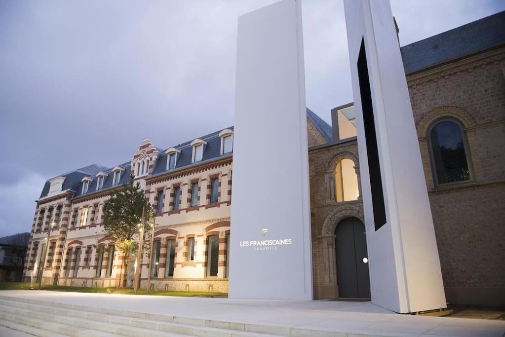 Le Cyrano, Deauville - App. T2 Proche De La Mer Exterior foto